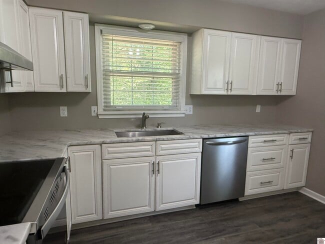 Building Photo - 5935 Merrydale Dr