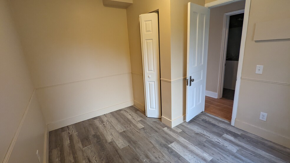 Main floor bedroom - 2293 Fern Ave