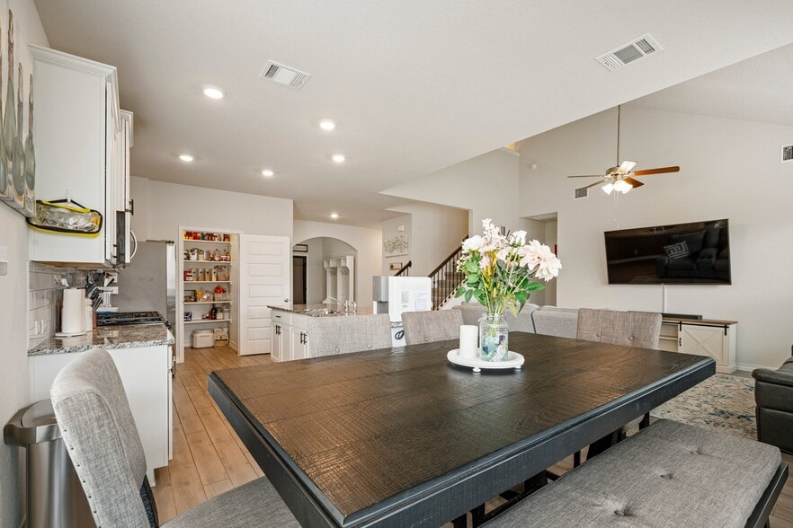 Building Photo - 512 Steele Shallows