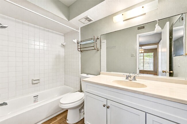 Building Photo - 6606 De Moss Dr