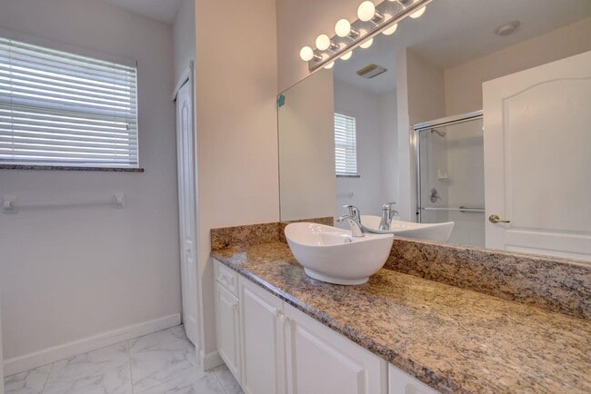 Building Photo - 8028 Plantation Lakes Dr