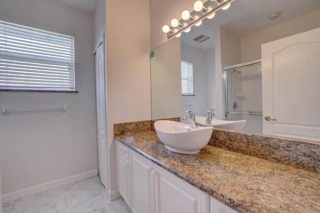 Building Photo - 8028 Plantation Lakes Dr