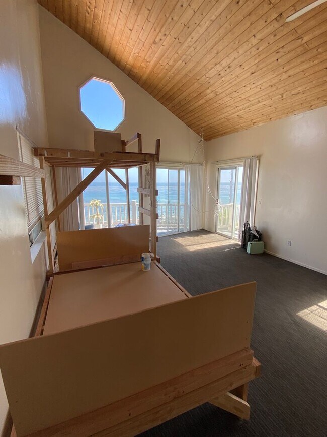 Building Photo - 6599 Del Playa Dr