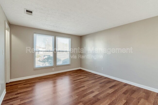 Building Photo - 4267 Parkview Ct