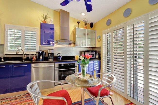 Building Photo - 455 Mohawk Ln