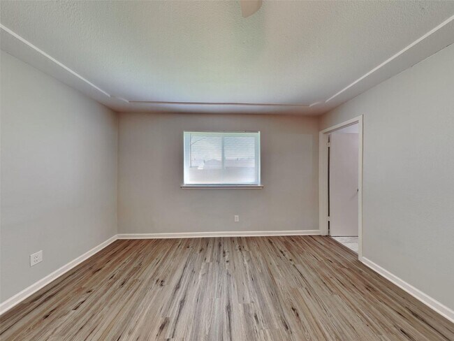 Building Photo - 3 BR/2BA | Renovated Single Family Home | 2-car garage | Fenced backyard