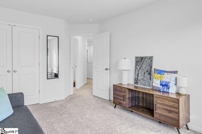 Building Photo - 329 Hartland Pl