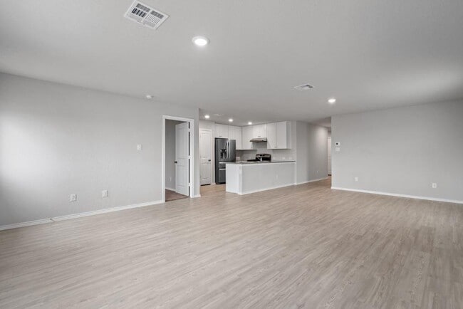 Building Photo - 542 Blue Stem Rd