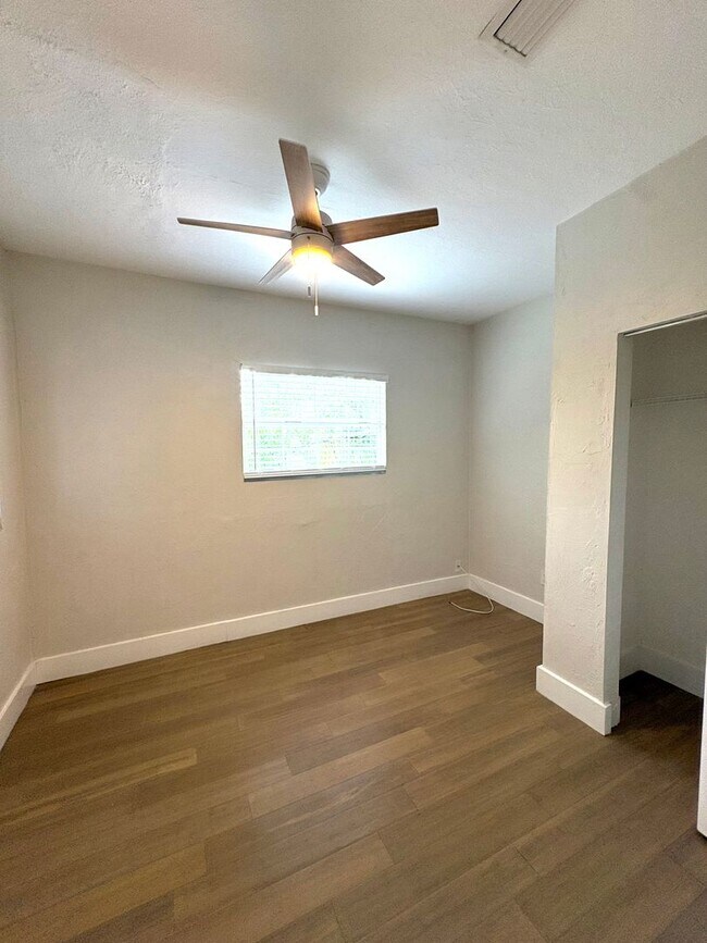 Building Photo - 3 BED/2 BATH Historic Home Available NOW!