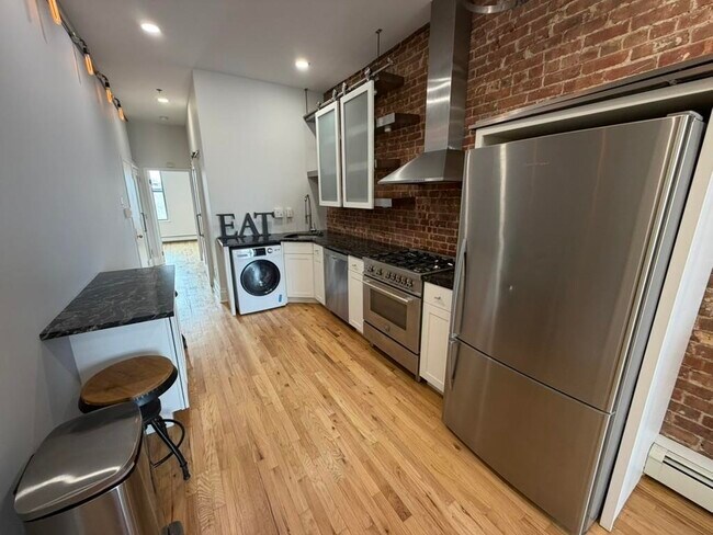 Building Photo - 805 Park Ave