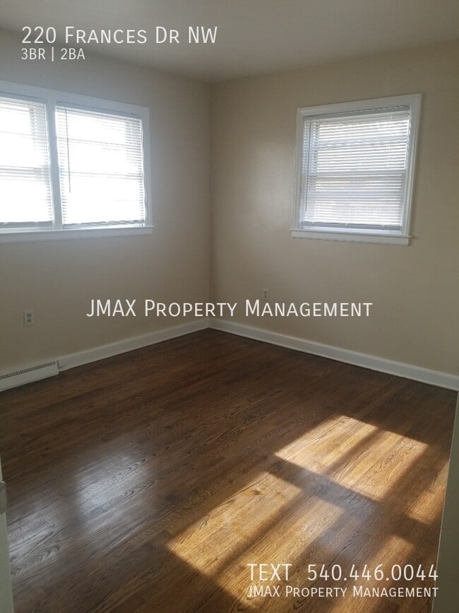 Building Photo - 220 Frances Dr NW