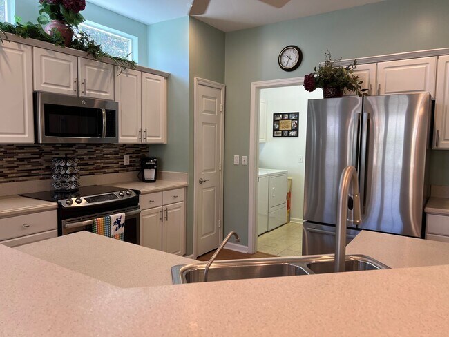 Building Photo - Two Bedroom, Two Bath UNFURNISHED Home in ...