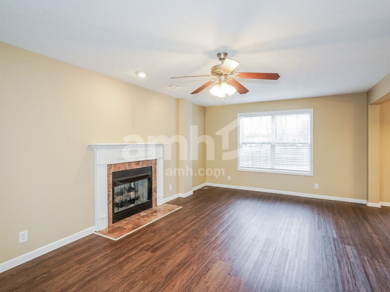 Building Photo - 2740 N Whitfield Rd