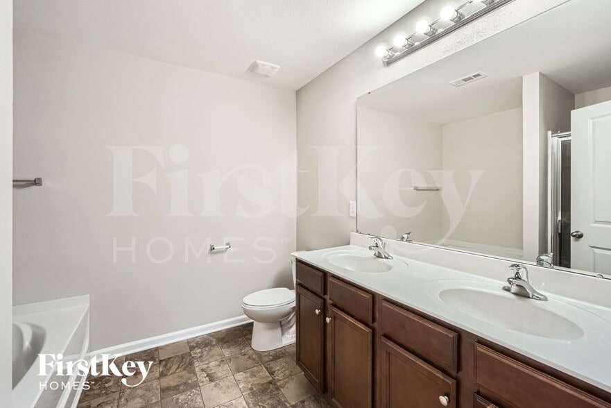 Building Photo - 2508 Walnut Forest Dr