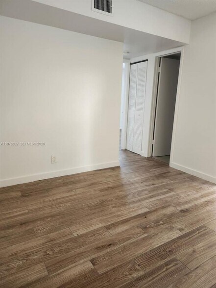 Building Photo - 10037 Winding Lake Rd