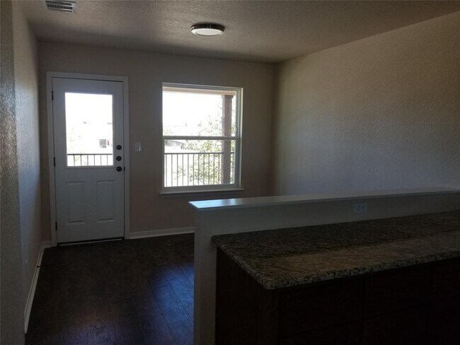 Building Photo - 92 Sandstone Dr