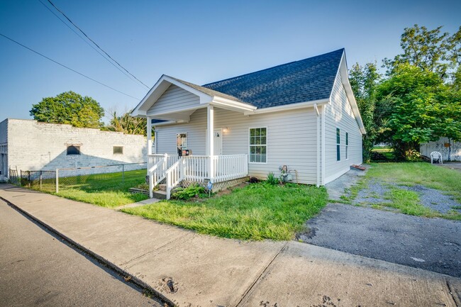 Building Photo - 2 Bedroom 2 Bath Bunglow in Bristol TN com...