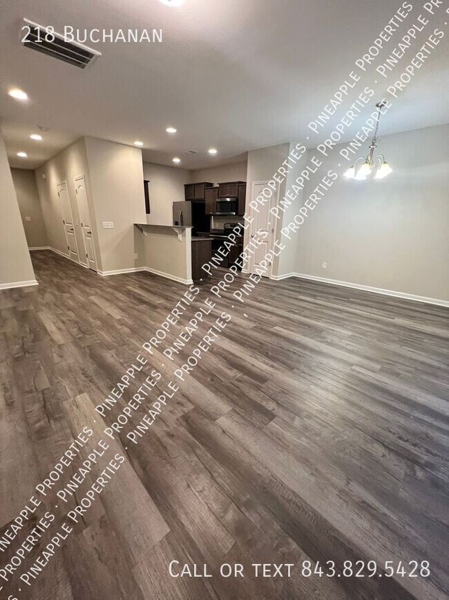 Building Photo - 218 Buchanan-