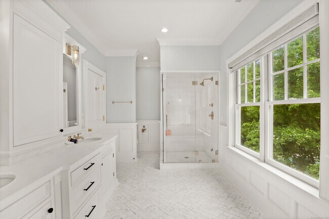 Building Photo - 7 Mayflower Ln