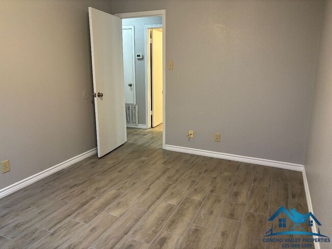 Building Photo - For Rent - 4 Bed/2 Bath near Goodfellow AFB