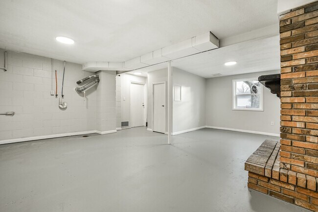 Building Photo - Check out this beautiful and spacious home.  Located in Irvington with access to Warren Twp schools.