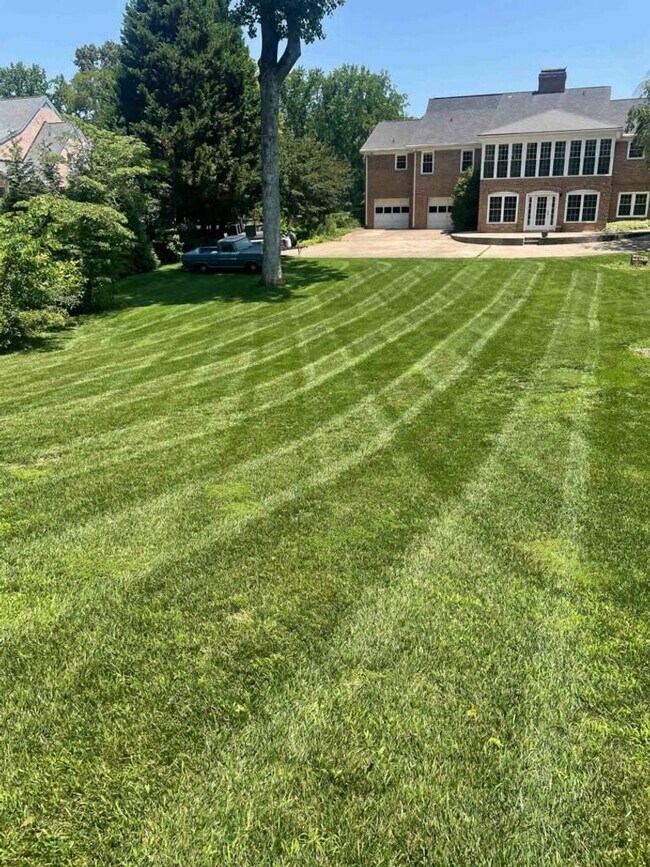 Building Photo - Beautiful 5 Bedroom 3 Bathroom House on Country Club Golf Course!