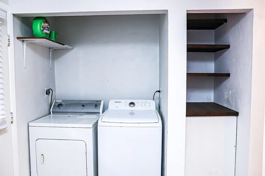 Building Photo - 2228 SW 39th Dr