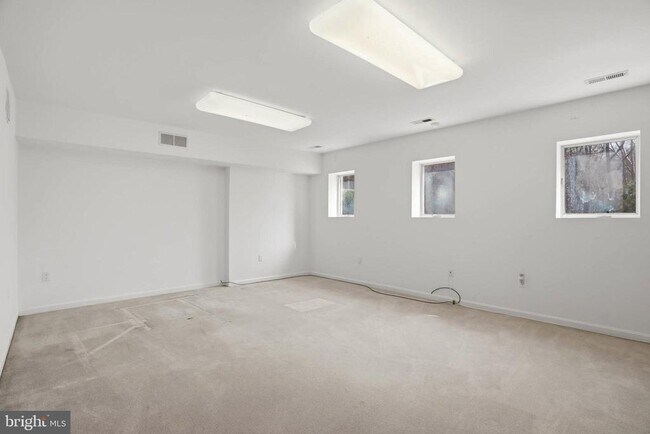 Building Photo - 6614 Corina Ct