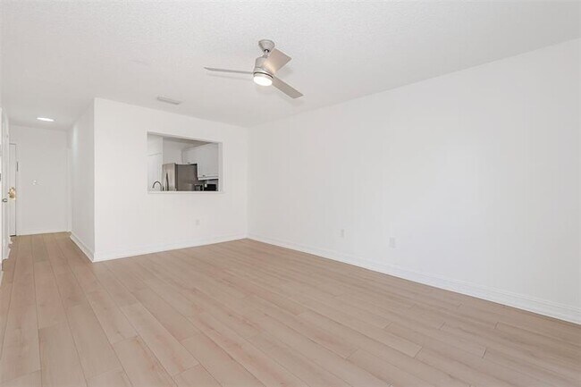 Building Photo - 9481 Palm Cir