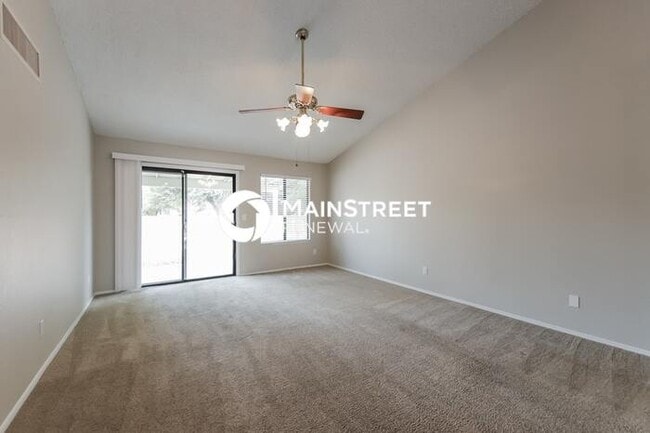 Building Photo - 3 Bedroom Pet-Friendly Home in TUCSON, AZ with Main Street Renewal