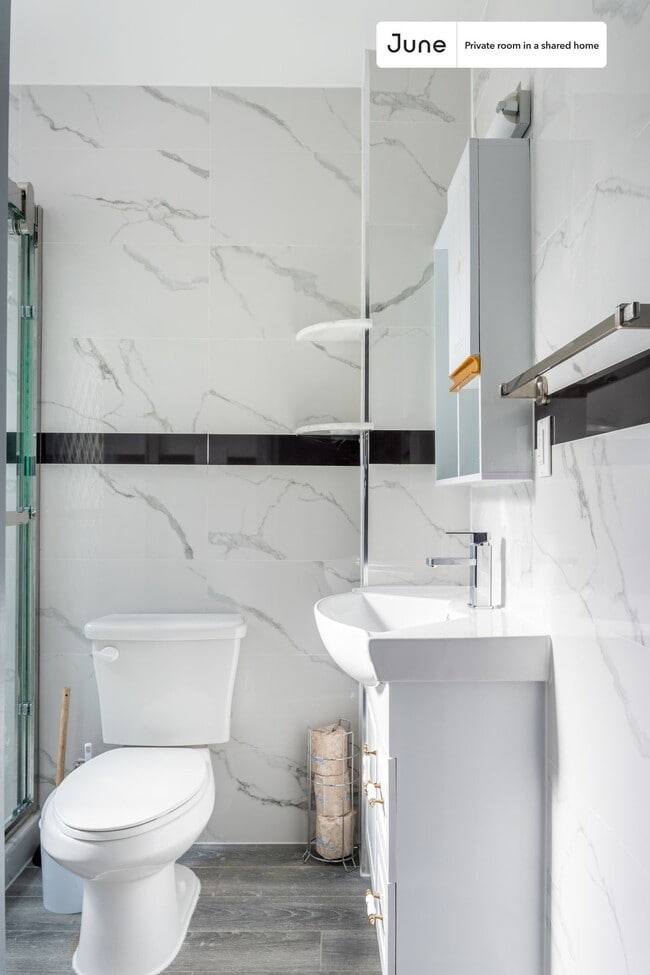 Building Photo - Room in Shared 4 bed/2 bath home