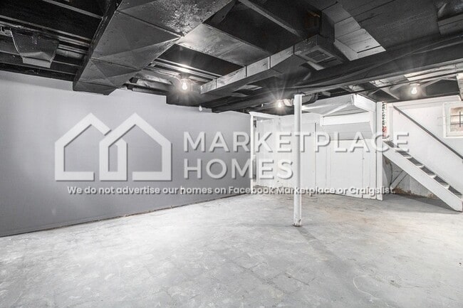 Building Photo - 14838 Griggs Ave