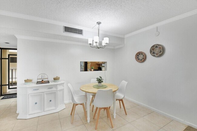 Building Photo - 5220 Las Verdes Cir