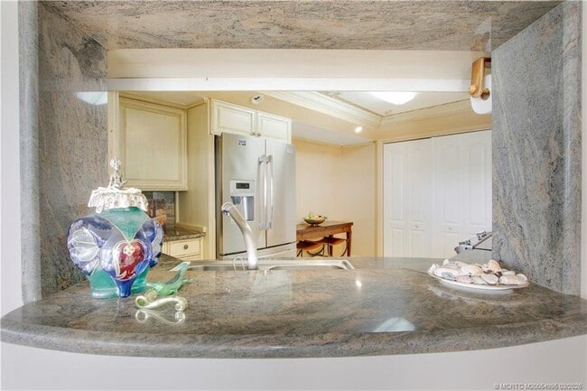 Building Photo - 9950 S Ocean Dr