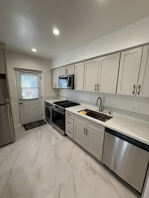 Building Photo - Private ADU with Designer Finishes & Separate Entrance in Desirable Castaic