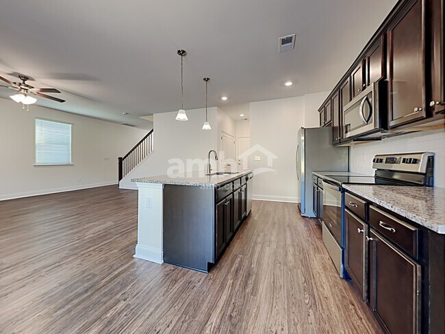 Building Photo - 330 Azore Way