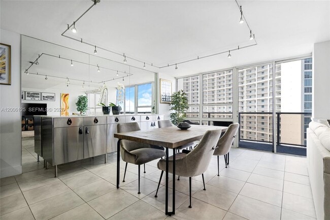 Building Photo - 600 NE 36th St