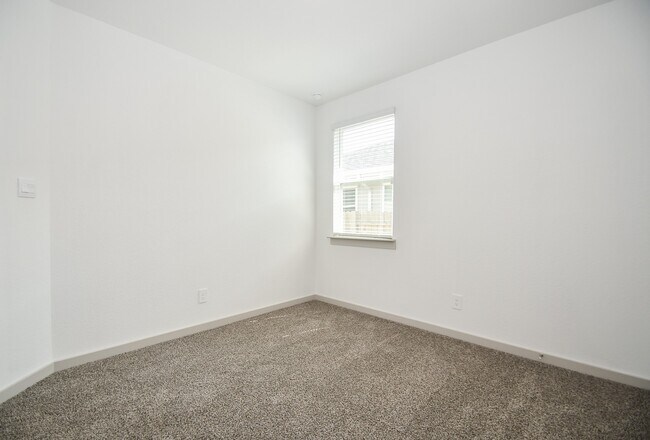 Building Photo - 2818 Bethnal Gdn Wy