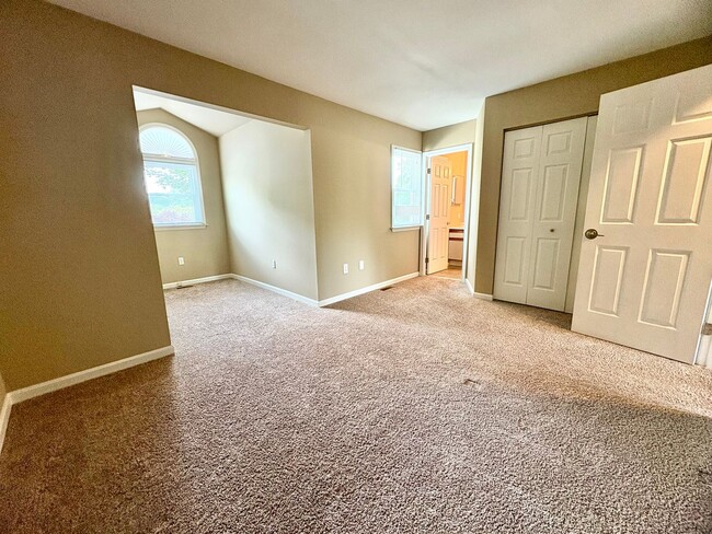 Building Photo - 2 Bedroom 2.5 Bathroom in Hummelstown!