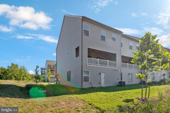 Building Photo - 7843 Otterbein Way