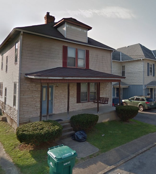 Building Photo - 124 Hall St
