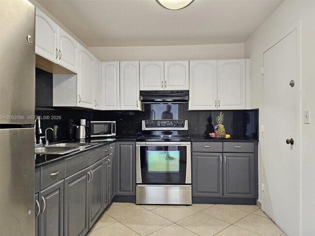 Building Photo - 3800 S Ocean Dr