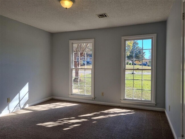 Building Photo - 2044 Edinburgh Dr