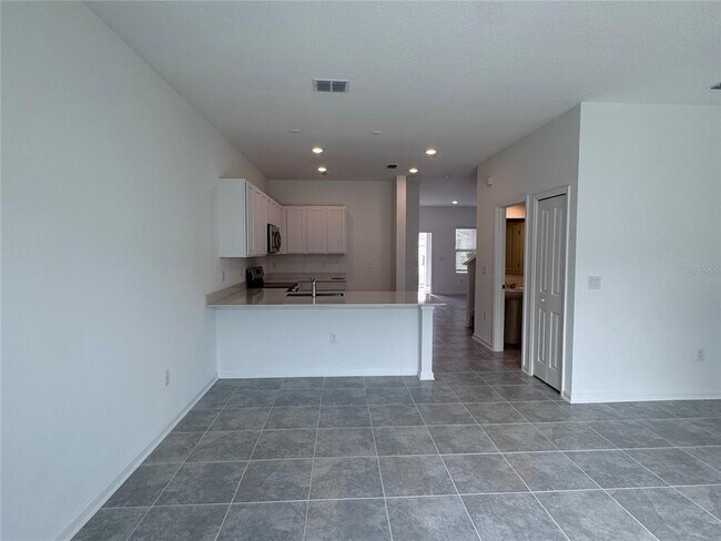 Building Photo - 2494 Skyline Lp