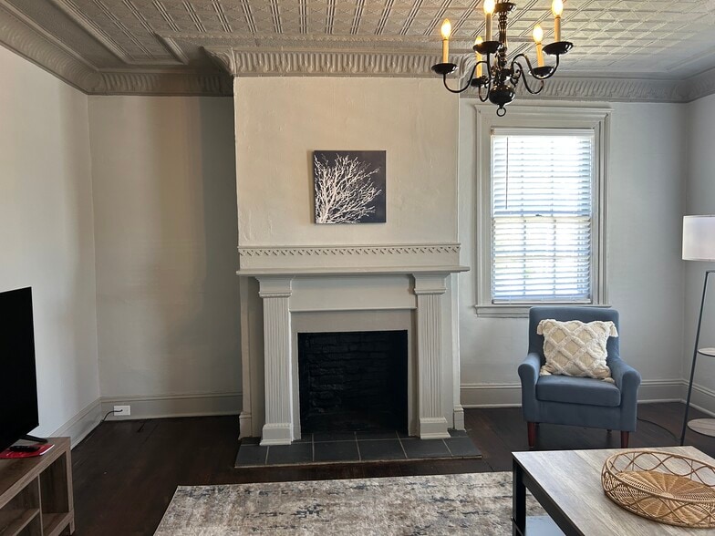 Building Photo - 812 Pollock St