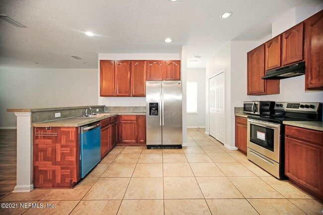 Building Photo - 6466 Ginnie Springs Rd