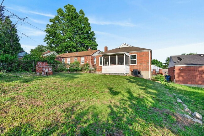 Building Photo - 4707 Roxie St