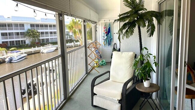 Building Photo - 1856 SW Palm City Rd