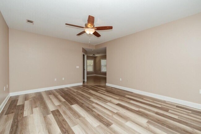 Building Photo - 401 E Field Ave