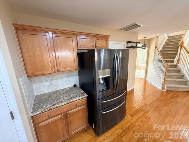 Building Photo - 5219 Sunriver Rd